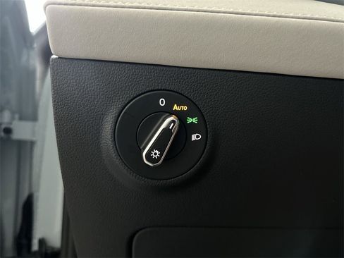 New 2026 Volkswagen Taos SE image 14