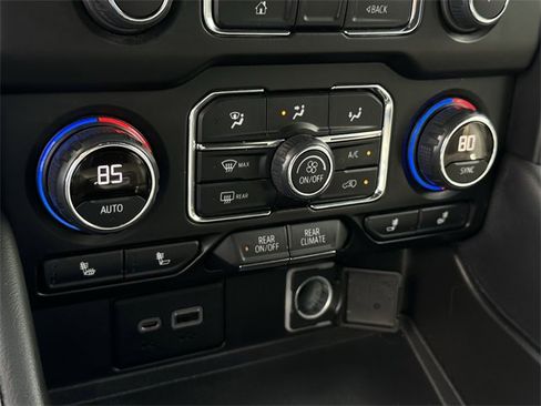 Used 2022 Chevrolet Tahoe LT w/ Luxury Package image 18