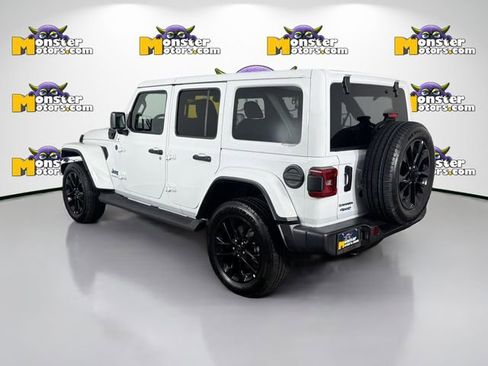 Used 2025 Jeep Wrangler Unlimited Sahara image 7