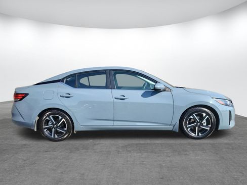 Used 2024 Nissan Sentra SV image 2