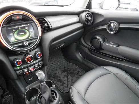 Used 2018 MINI Cooper 2-Door Hardtop w/ Cold Weather Package image 24