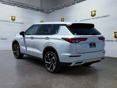 Used 2024 Mitsubishi Outlander SE FWD image 3