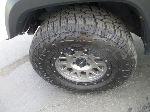 Used 2020 Toyota Tacoma TRD Off-Road AWD/4WD image 13