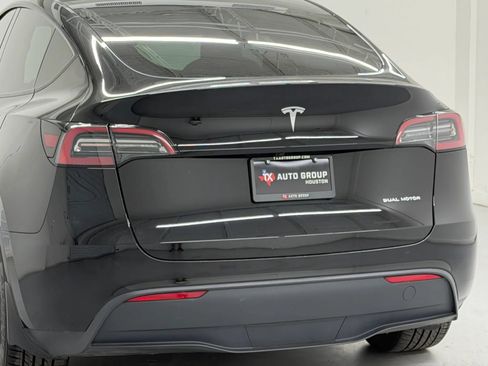 Used 2024 Tesla Model Y Long Range AWD/4WD image 89
