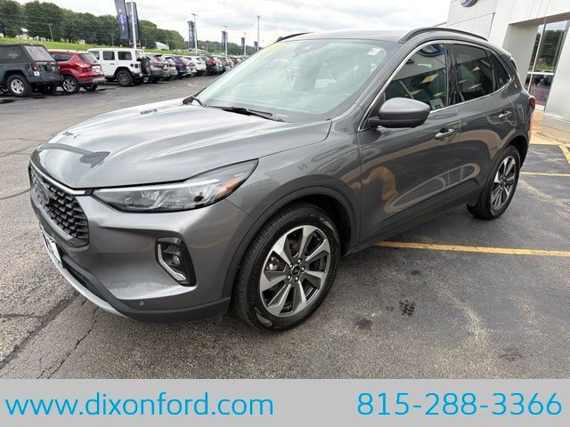 Used 2023 Ford Escape Platinum AWD/4WD image 3