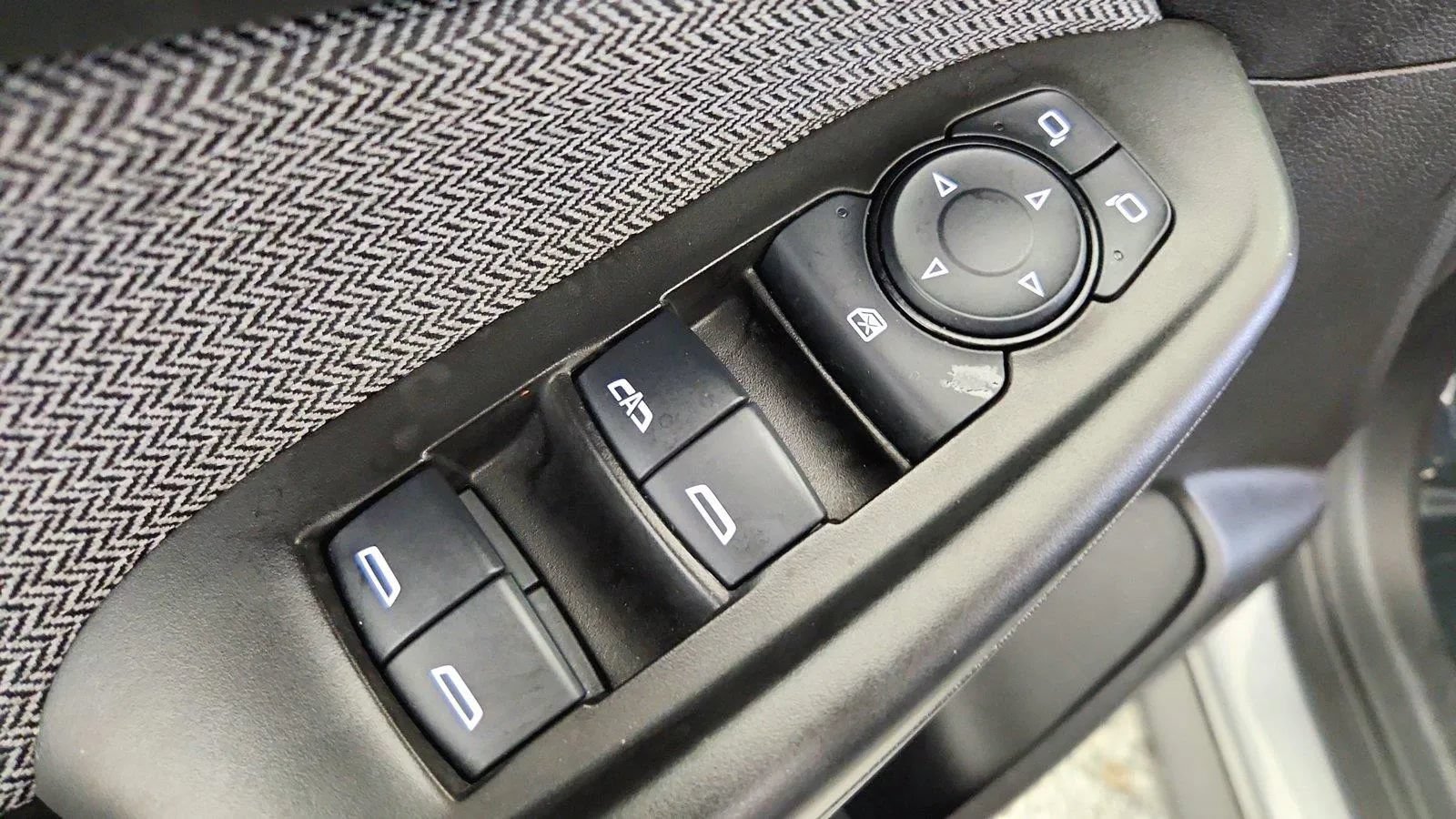 Used 2025 Chevrolet TrailBlazer LT AWD/4WD image 23