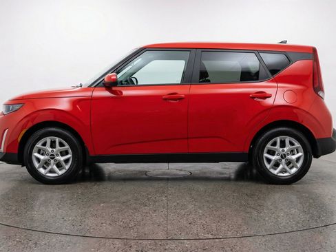 Used 2025 Kia Soul LX w/ LX Technology Package image 5
