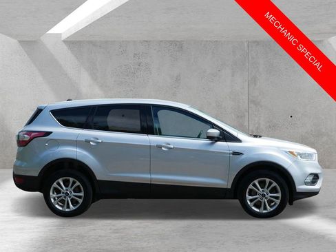 Used 2017 Ford Escape SE AWD/4WD image 2