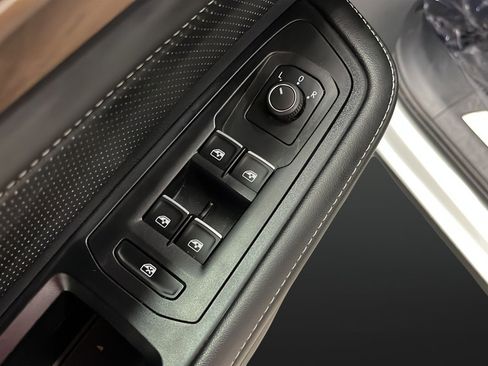 Used 2024 Volkswagen Atlas SE AWD/4WD image 20