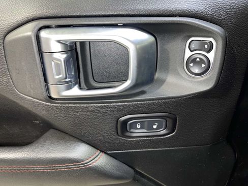 Used 2020 Jeep Wrangler Unlimited Rubicon w/ Dual Top Group AWD/4WD image 23
