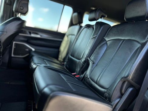 Used 2024 Jeep Wagoneer Series II w/ Flexible Seating Group image 30