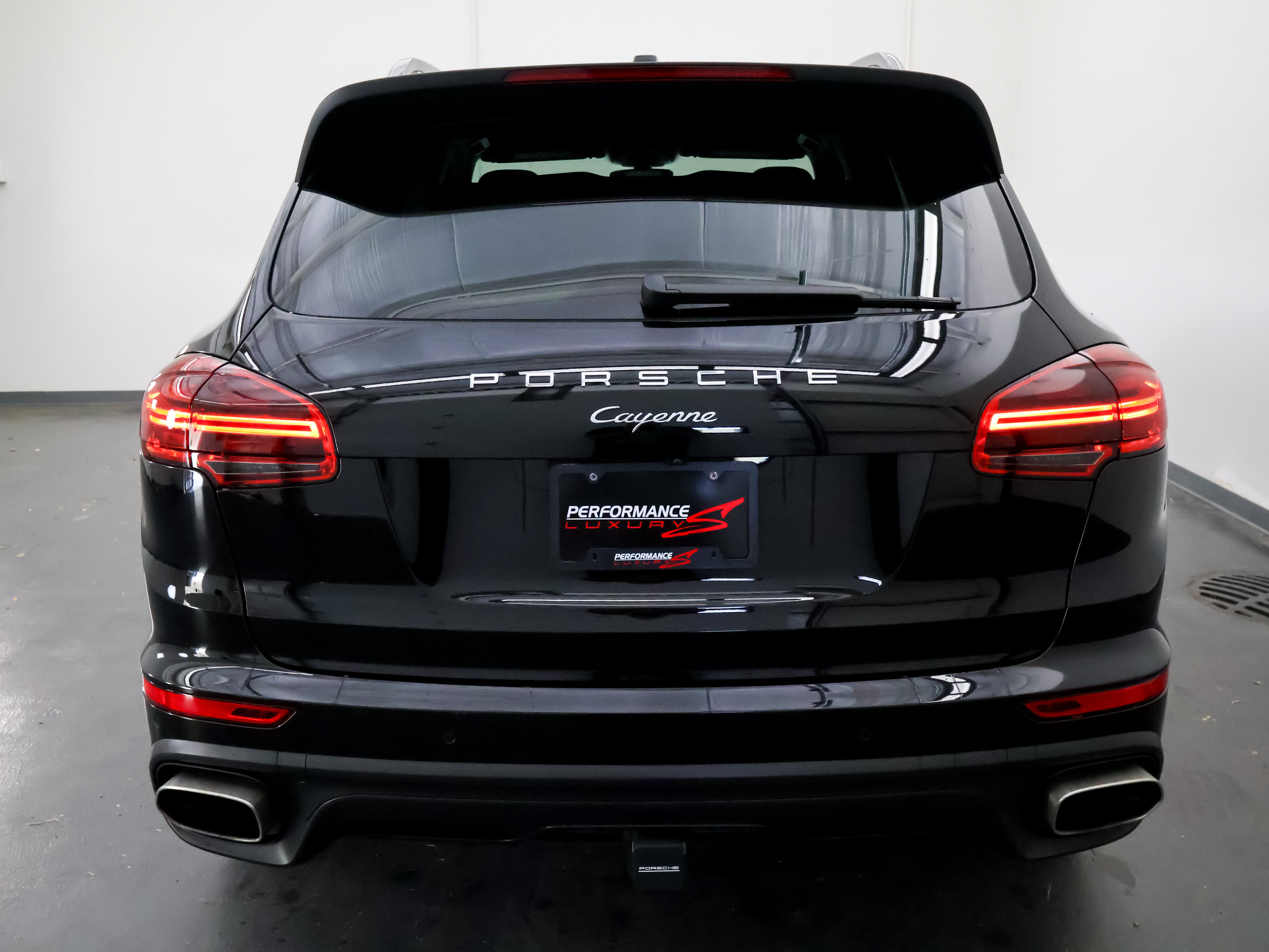 Used 2018 Porsche Cayenne Platinum Edition AWD/4WD image 4