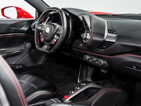 Used 2018 Ferrari 488 GTB image 28