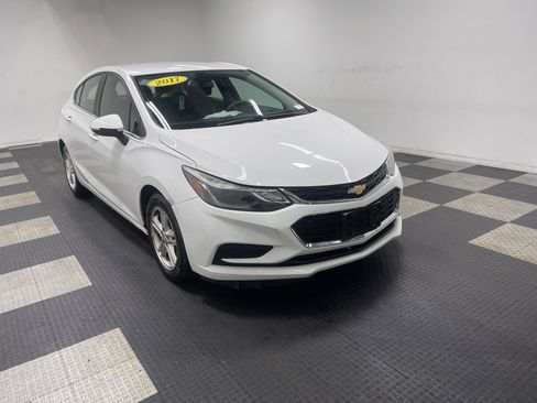Used 2017 Chevrolet Cruze LT w/ Convenience Package image 6
