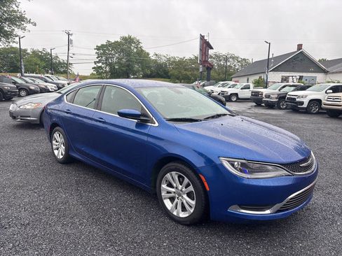 Used 2015 Chrysler 200 Limited w/ Convenience Group FWD image 4