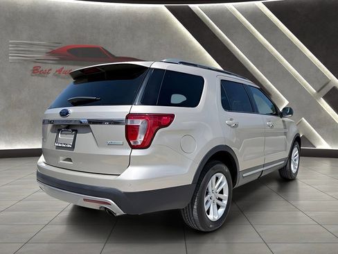 Used 2017 Ford Explorer XLT w/ Equipment Group 202A FWD image 27