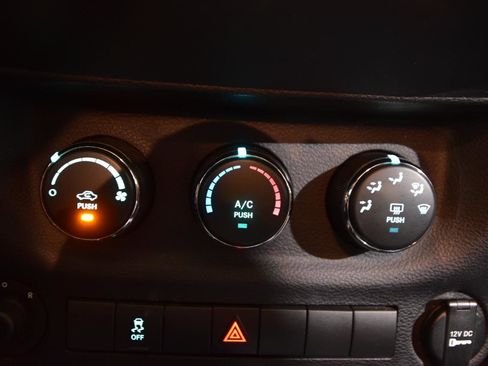 Used 2018 Jeep Wrangler Unlimited Sport S image 39