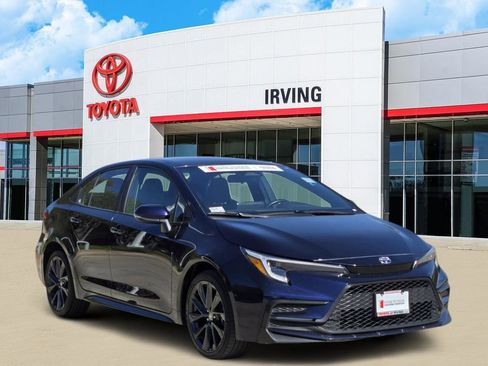 Used 2023 Toyota Corolla SE image 2