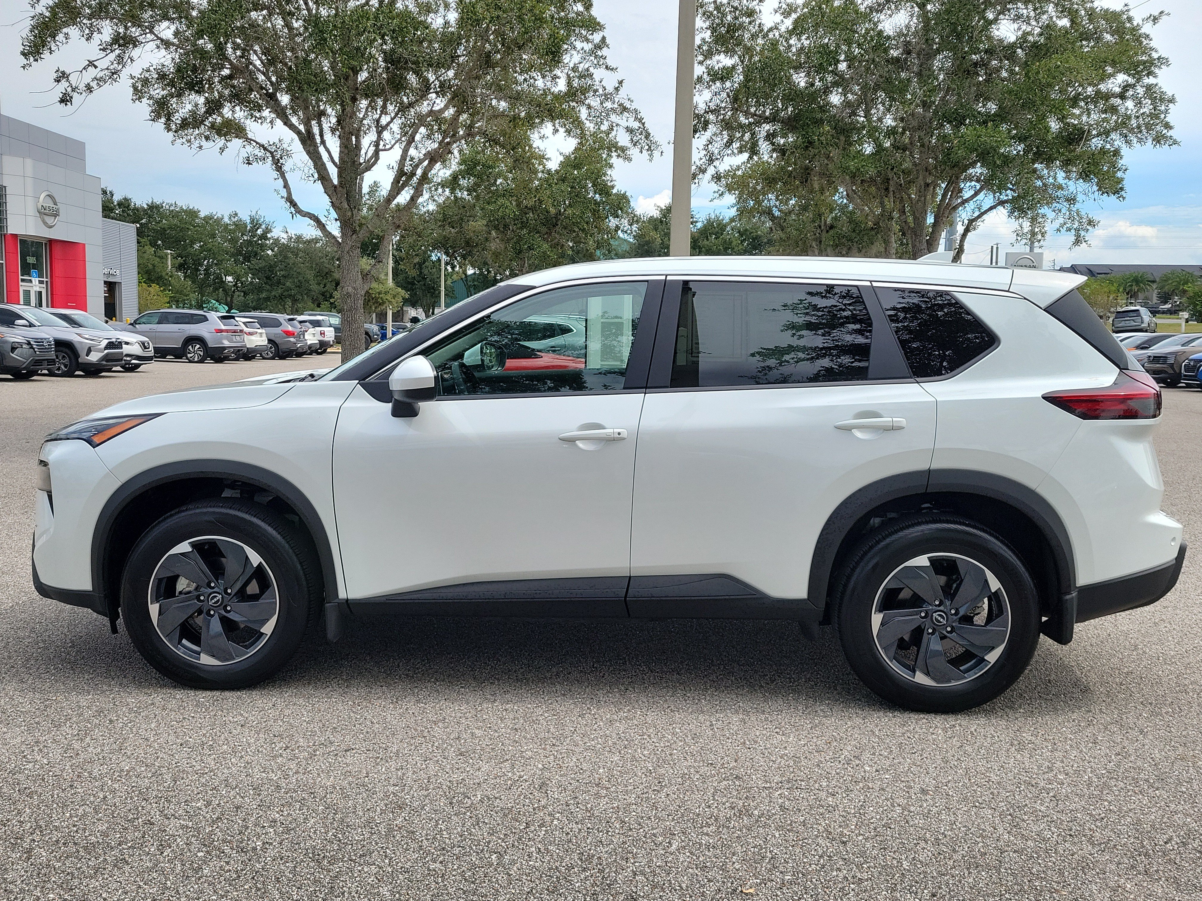 Certified 2025 Nissan Rogue SV AWD/4WD image 9