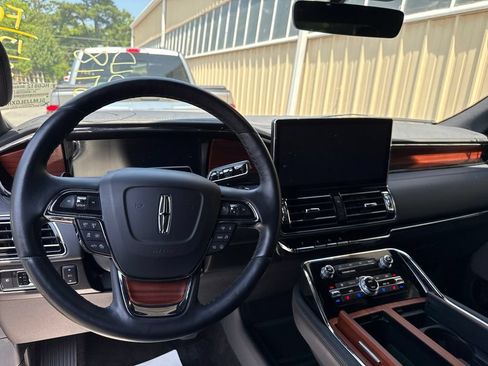 Used 2024 Lincoln Navigator L Reserve AWD/4WD image 6