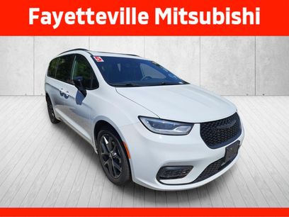 Used 2025 Chrysler Pacifica Limited