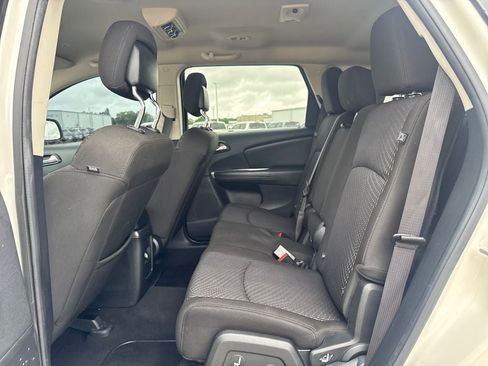 Used 2019 Dodge Journey SE FWD image 15