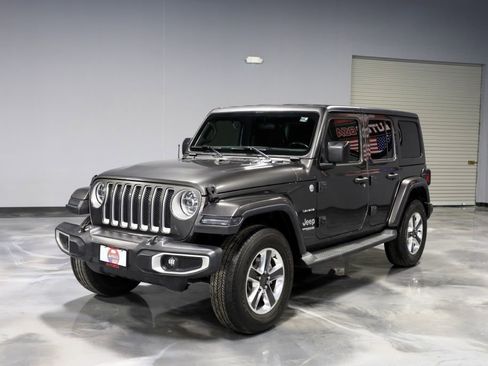 Used 2019 Jeep Wrangler Unlimited Sahara AWD/4WD image 3