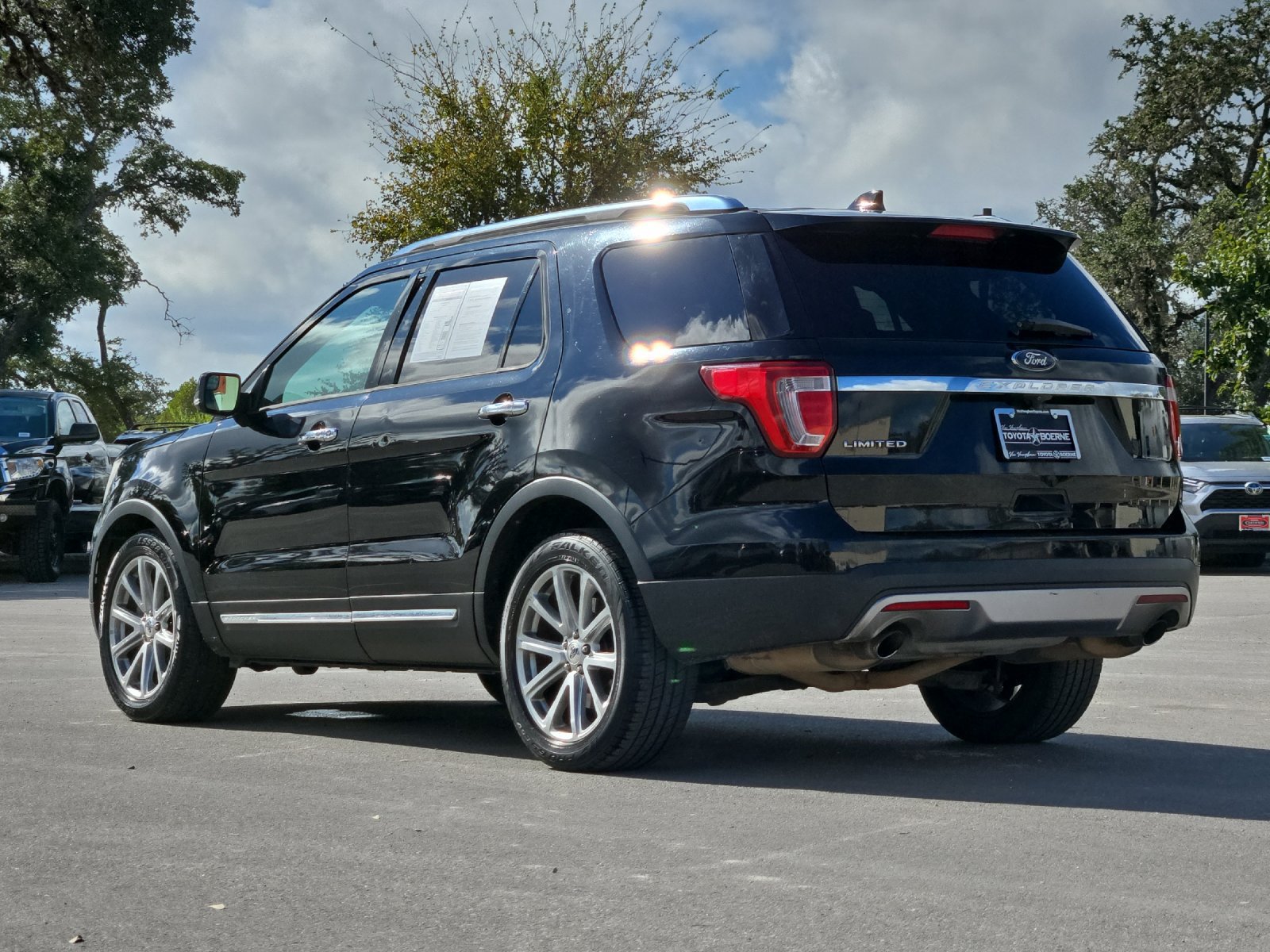 Used 2017 Ford Explorer Limited FWD image 3