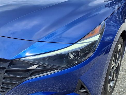 Used 2023 Hyundai Elantra SEL w/ Convenience Package image 3