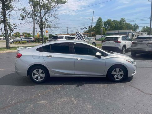 Used 2018 Chevrolet Cruze LS FWD image 9
