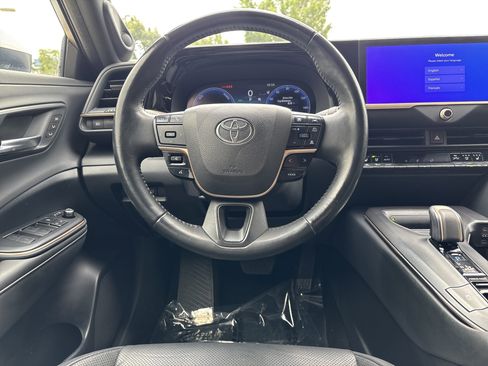 Used 2023 Toyota Crown AWD/4WD image 16