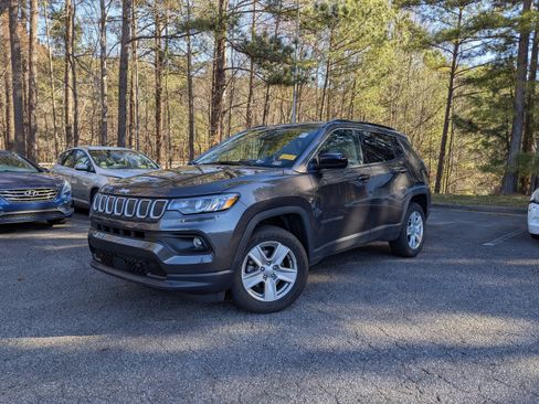 Used 2022 Jeep Compass Latitude w/ Convenience Group image 1