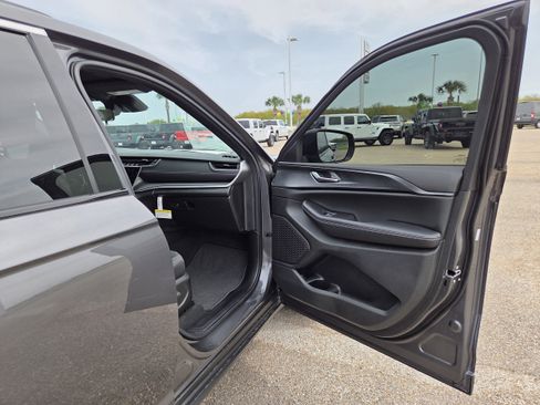 New 2026 Jeep Grand Cherokee Laredo X image 18