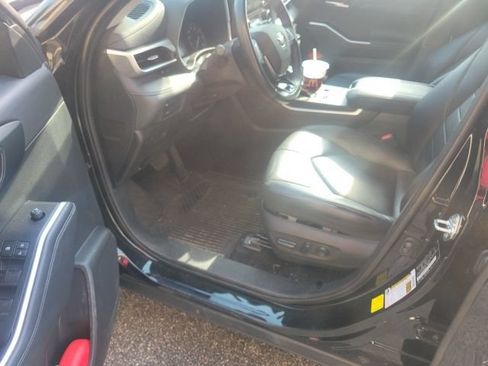 Used 2020 Toyota Highlander XLE AWD/4WD image 2