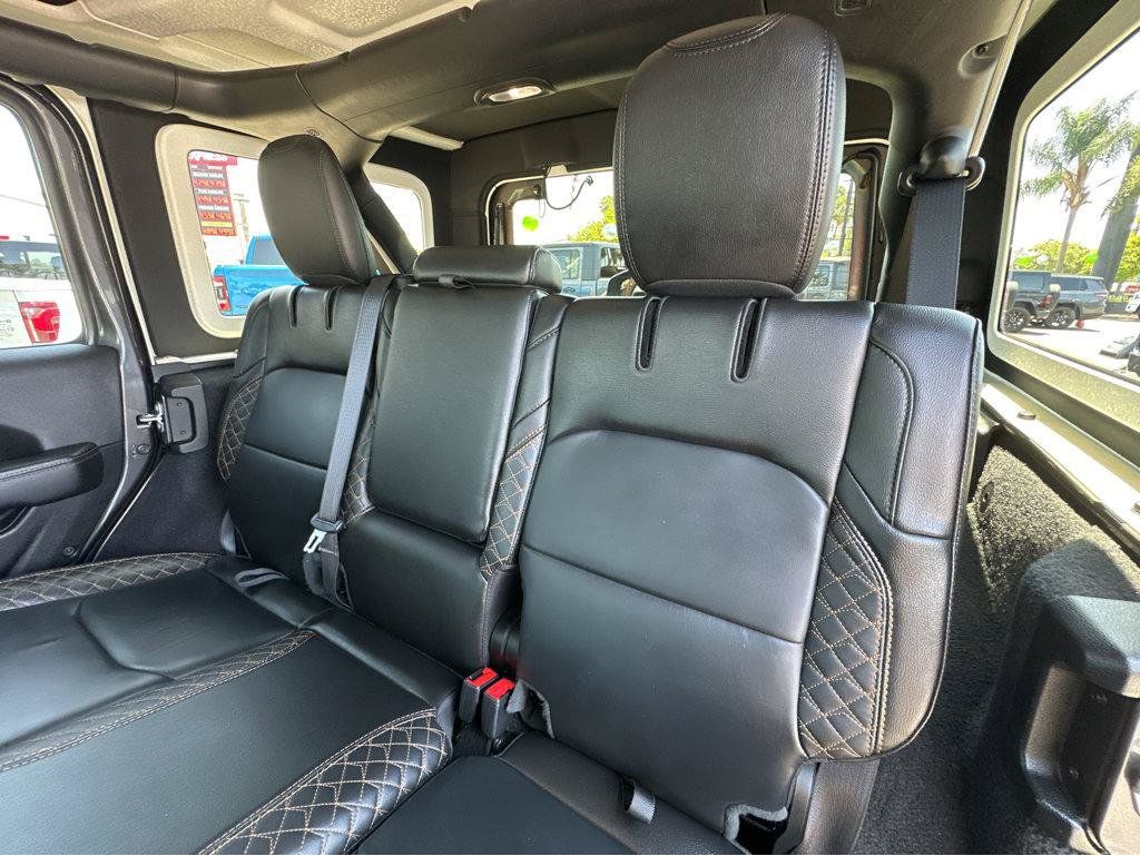 Used 2021 Jeep Wrangler Unlimited Sahara AWD/4WD image 9
