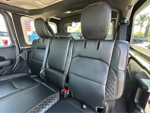 Used 2021 Jeep Wrangler Unlimited Sahara image 9