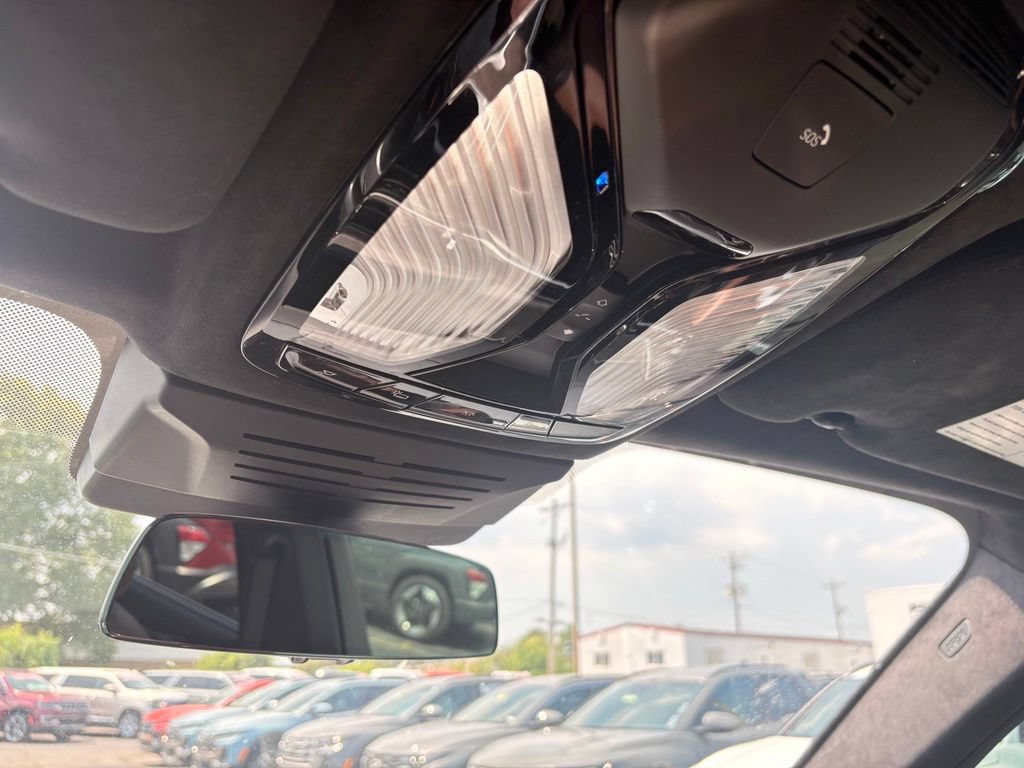 Used 2024 BMW X7 M60i AWD/4WD image 21