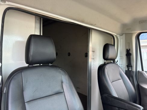 Used 2022 Ford Transit 350 DRW RWD image 13