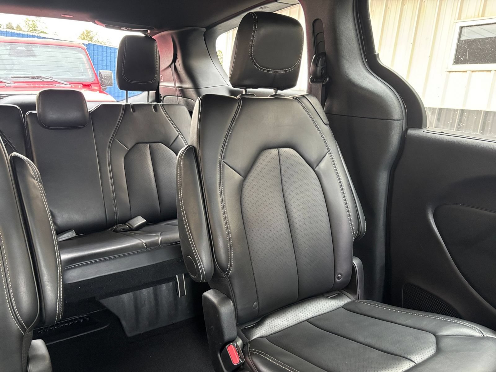 Used 2025 Chrysler Pacifica Select FWD image 39