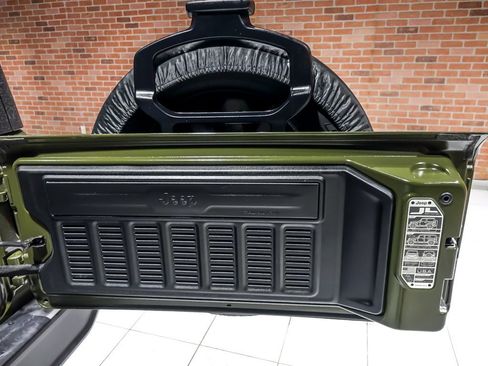 Used 2023 Jeep Wrangler Unlimited Sahara w/ Cold Weather Group image 29