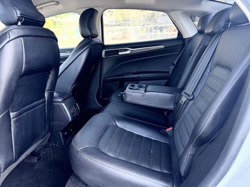 Used 2017 Ford Fusion SE w/ Equipment Group 602A FWD image 14