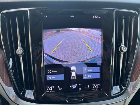 Used 2021 Volvo S60 T5 Momentum w/ Premium Package image 19