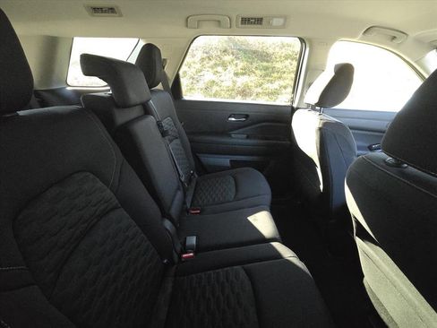 Used 2022 Nissan Pathfinder SV w/ SV Black Package image 8