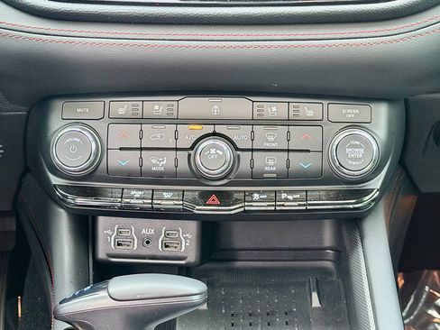 Used 2025 Dodge Durango R/T AWD/4WD image 19