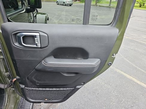 Used 2023 Jeep Wrangler Unlimited Sahara w/ Cold Weather Group AWD/4WD image 17