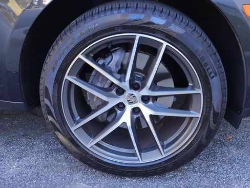 Used 2024 Porsche Macan image 40