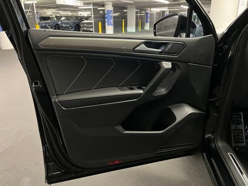 Certified 2023 Volkswagen Tiguan SE R-Line FWD image 17