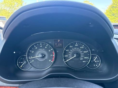 Used 2011 Subaru Outback 2.5i Limited AWD/4WD image 10