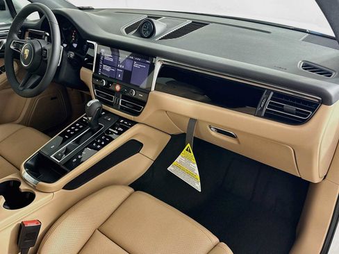 New 2026 Porsche Macan AWD/4WD image 30