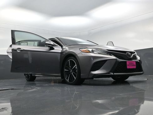 Used 2019 Toyota Camry XSE image 27